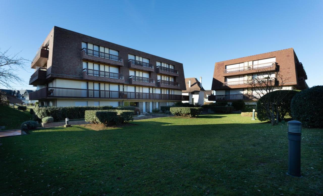 Bord De Mer C.L.S Deauville Bénerville-sur-Mer Exterior photo